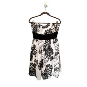 White House Black Market Size 6